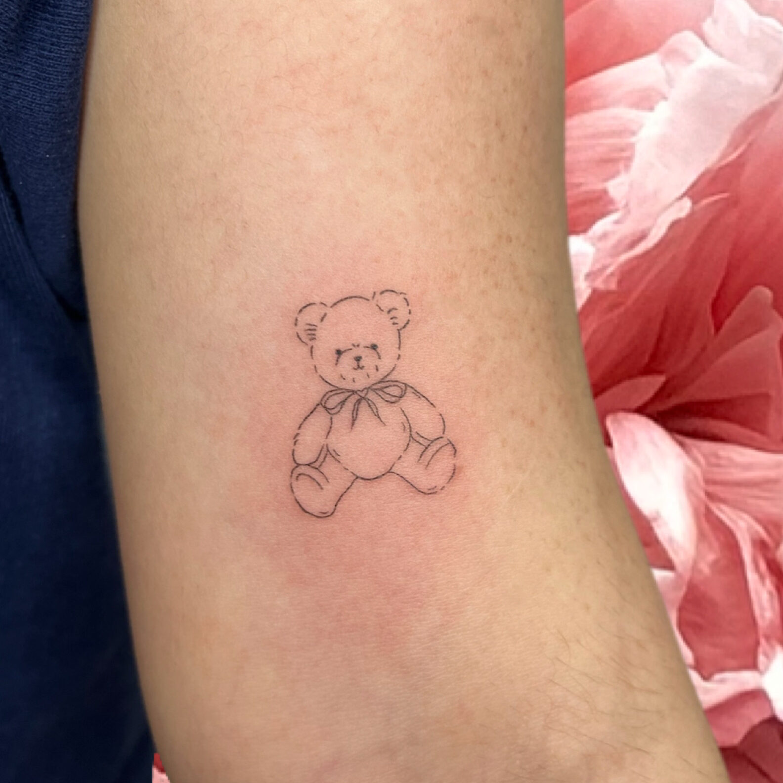 Tattoo FineLine Outline Teddy Bear Teddybär