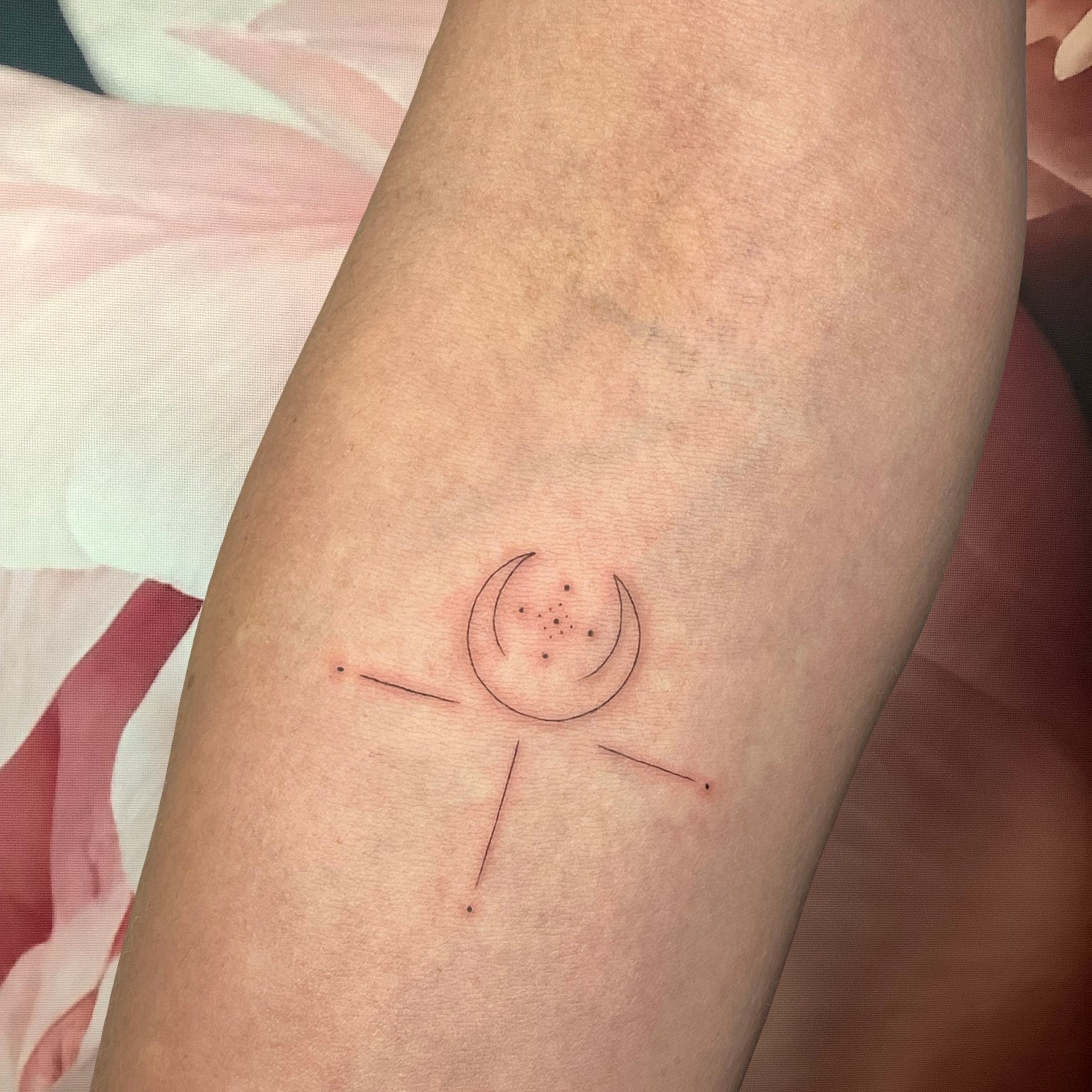 Tattoo_Fineline_Moon_Start_Mond_Sterne
