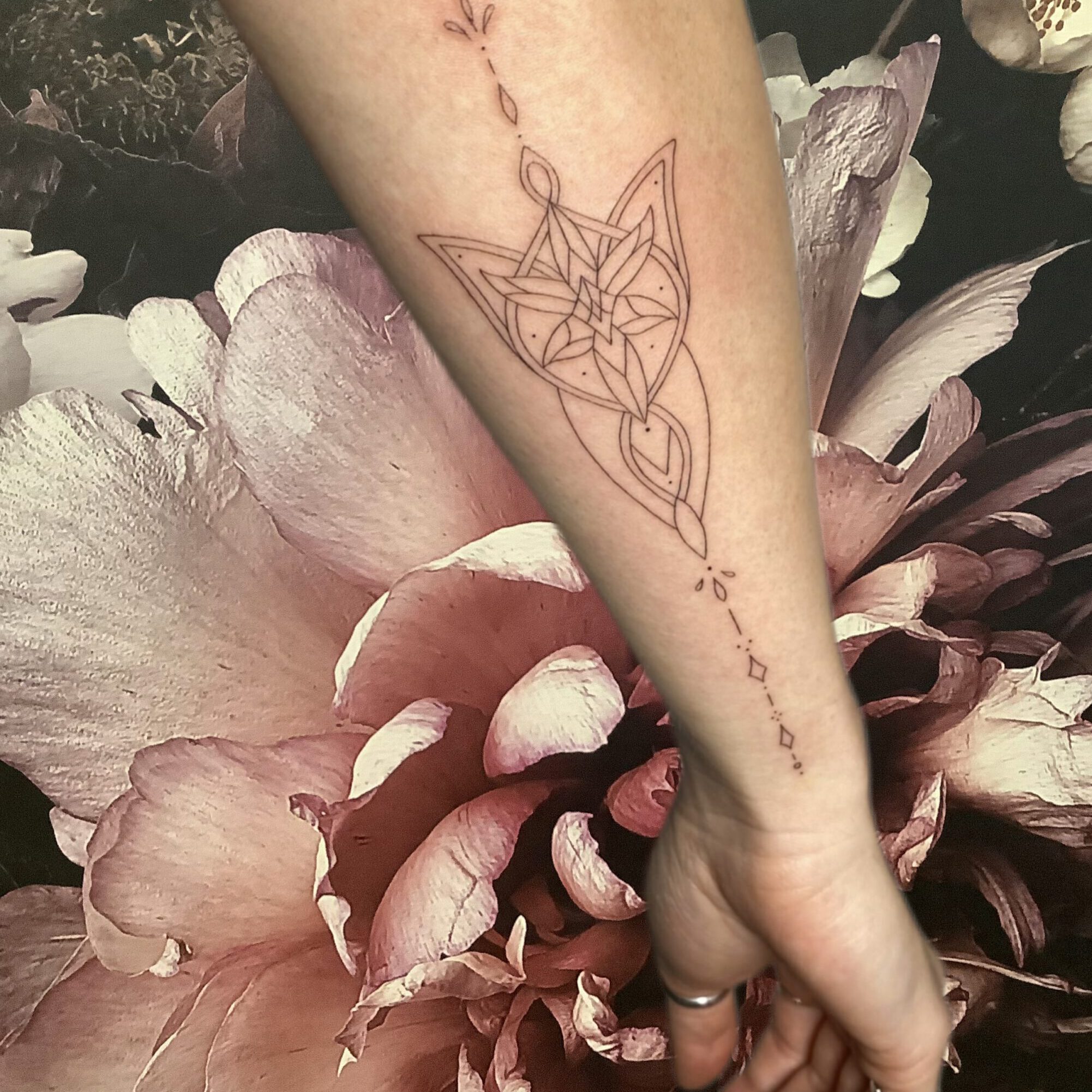 Tattoo Fineline Ornament